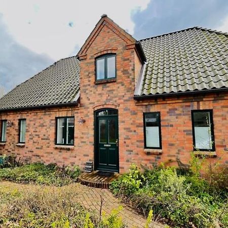 Gaestehaus Zum Krug Husum  Extérieur photo